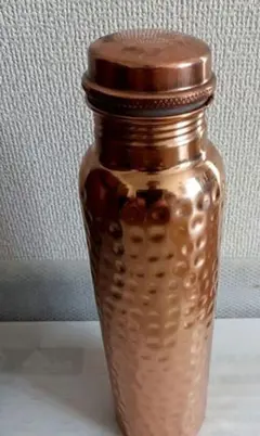 銅製ハンマード水筒 約900ml - メルカリ