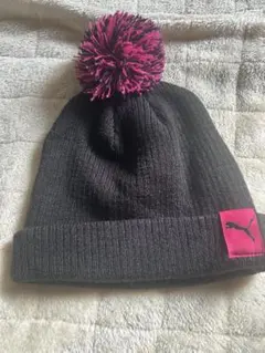 Puma ポンポン付きニット帽 黒・ピンク