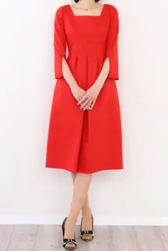 赤 ひざ丈ワンピース