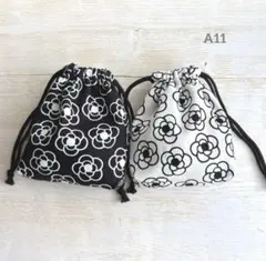 ハンドメイドミニ巾着袋＊2点セット＊カメリア＊ブラック＊オフホワイト＊ブラック紐