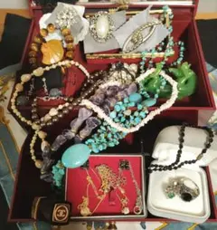 おまとめ　アクセサリー　昭和　レトロ　天然石ネックレス　　シャネル香水　ブローチ