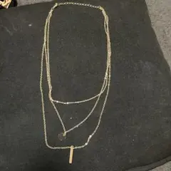 3連金色ネックレス 円形チャーム付き
