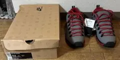 NIKE ACG エアアラバク　LOW 24.5cm グレーのサムネイル