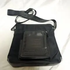 the GUY LAROCHE ブラック　ショルダーバッグ