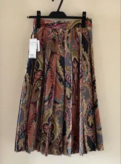 新品未使用タグ付き　マーガレットハウエルスカート