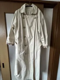 アイボリー ダブルブレスト トレンチコート