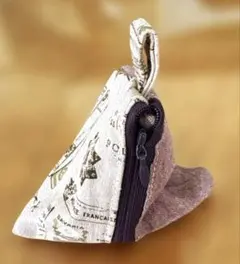 ハンドメイド　三角ポーチ　テトラポーチ