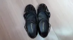 ブラックエナメルリボンパンプス