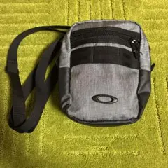 Oakley オークリー　グレー✖️ブラック ショルダーバッグのサムネイル
