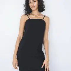 黒のキャミワンピース