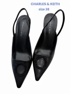 【最終値下げ】CHARLES & KEITH ビーズ　パンプス　38ブラックのサムネイル
