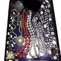 カラフルなネックレスセット