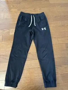 アンダーアーマー　ジャージ　パンツ　キッズ　ジュニア　150 L 黒　裏起毛