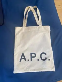 A.P.C. ロゴトートバッグ ジップ付き