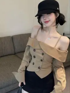 【最終値下げ】オフショルダー ダブルボタン トップス ベージュ