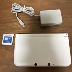 (動作確認済み)任天堂3DSLLホワイト+充電器．ソフト付き