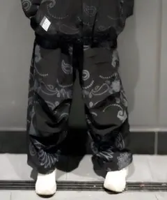 u*1様 GALLIS ADDICTION ペイズリー柄 ワイドパンツのサムネイル