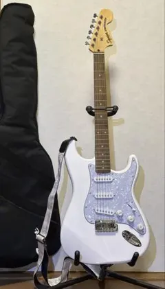 Squier ストラトキャスター ホワイト ケース、ストラップ、ピック付きのサムネイル