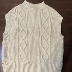 SHIPS アイボリー ケーブルニットベスト