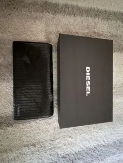DIESEL 長財布 ブラック 専用箱付きのサムネイル