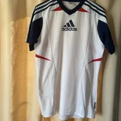 adidas ホワイト Vネック シャツ