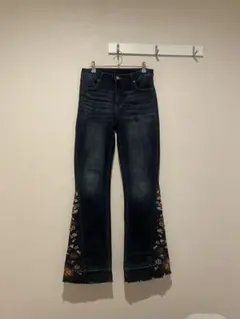 フレアデニム 花柄刺繍入り ダークブルー