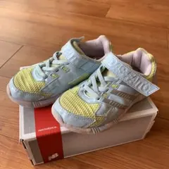 アディダス スニーカー　キッズ　18.0