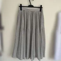 ストロベリーフィールズ　ドット柄スカートのサムネイル