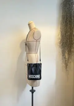 MOSCHINO ブラック バケットバッグ
