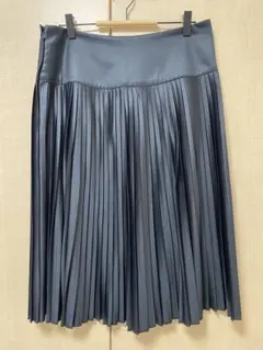 ユニクロU サテンプリーツスカート