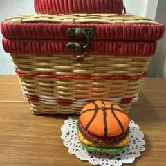 部活お守り ハンドメイド フェルト バレーボールバーガー 1個 - メルカリ