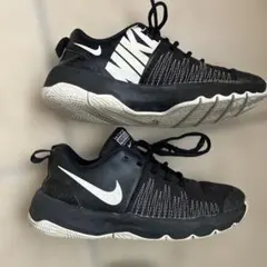 NIKE HUSTLE QUICK キッズスニーカー ブラック　23