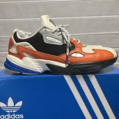 adidas ファルコンWスニーカーオレンジ/ホワイト 28cm