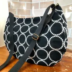 ハンドメイド　丸型ラウンドトート　調整可能ショルダー　タンバリン柄刺繍　ブラック