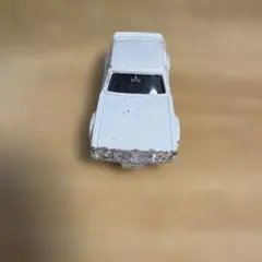 トミカ Skyline GT ホワイト