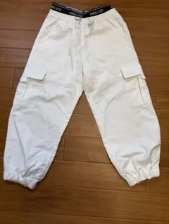 ホワイト カーゴパンツ