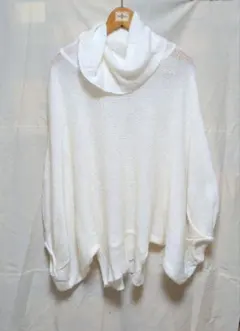 ハイネックニットセーター白