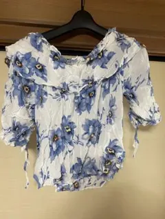 GORGE 花柄オフショルダートップス