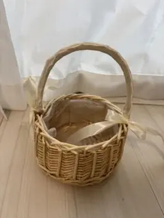 リボン付き円形バスケット