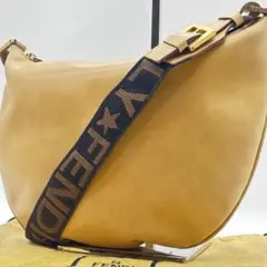 FENDI フェンディ ワンショルダーバッグ レザー ハーフムーン　肩掛け　黄色