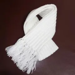 ハンドメイド　リブ編みマフラー 　白　フリンジ付き　手編み