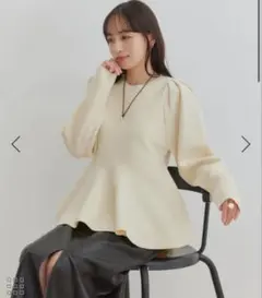 VIS 洗える ペプラムニットプルオーバー