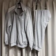 アディダス　グレー ジャージ上下セット 3本ライン
