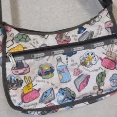 LeSportsac カラフル可愛い柄のショルダーバッグ　軽量