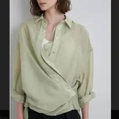 Styling/　ホワイト　オーガンザカシュクールシャツのサムネイル