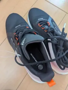 adidas スニーカー