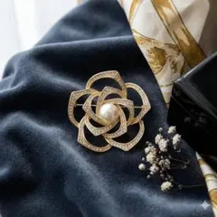 ブローチ　花　薔薇　ゴールド　パール　フォーマル　華やか　【1329-580】