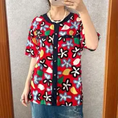 ヴィンテージ レトロ古着 ポップ花柄ノーカラーブラウス 半袖 赤 メタルボタン