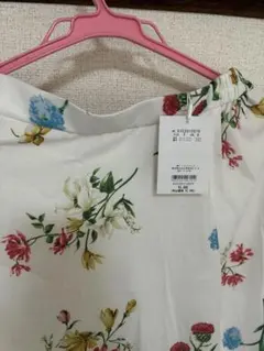 花柄ホワイトスカートのサムネイル