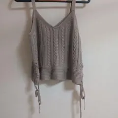 ベージュ ケーブル編み ニットベスト